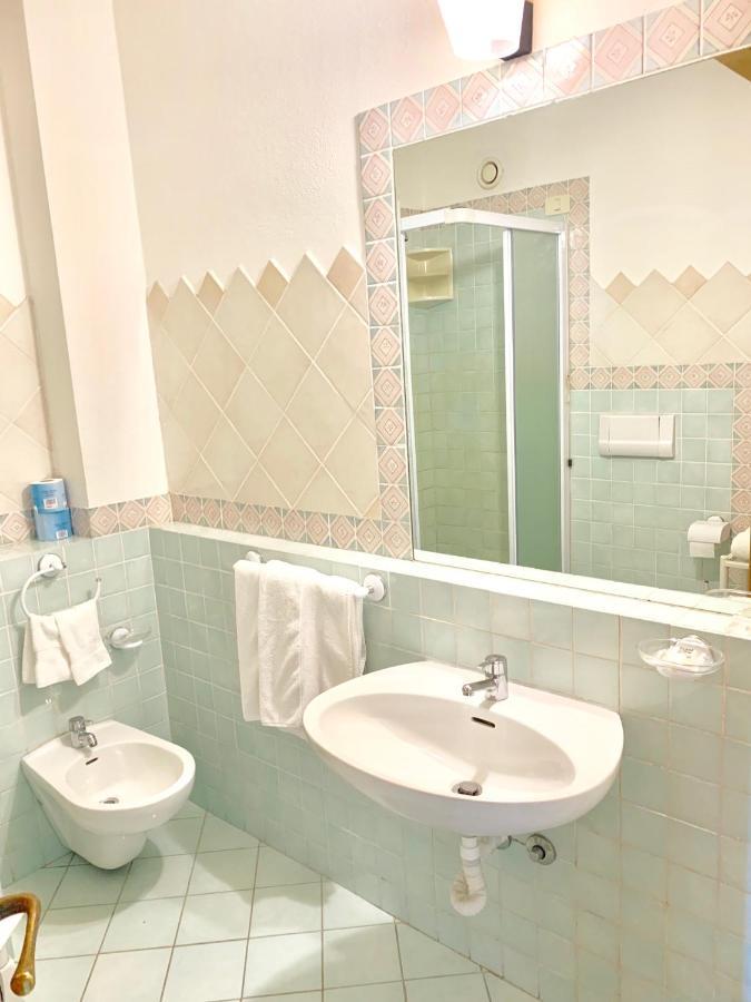 Swadeshi Sporting Tanca Manna Hotel
